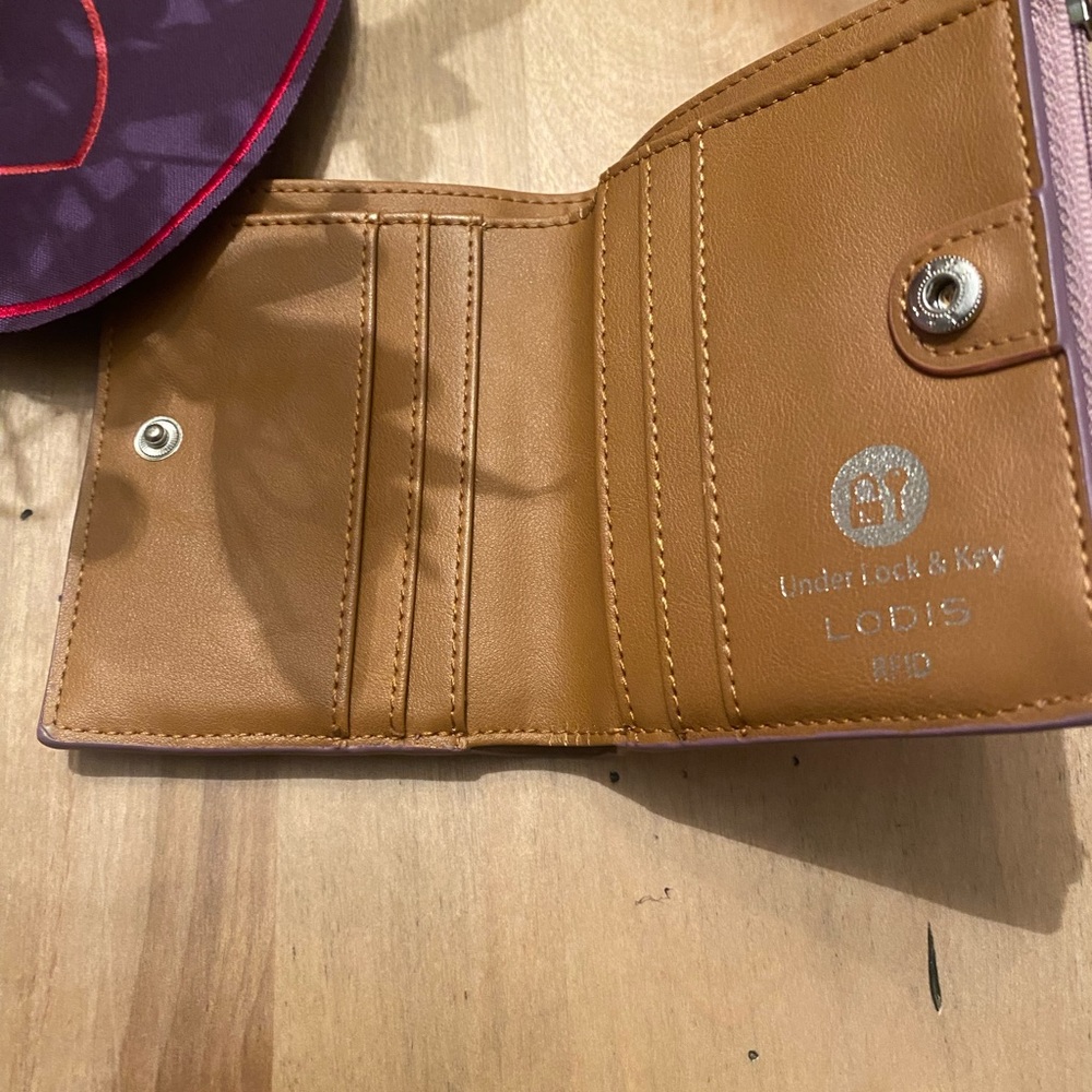 Lodis Credit Card wallet EUC - Picture 4 of 7